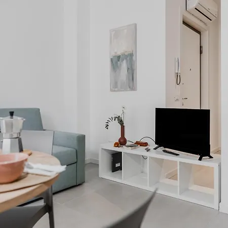 Apartment Lungo Adige Bright Near Borgo Trento Hospital!