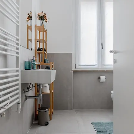 Apartment Lungo Adige Bright Near Borgo Trento Hospital!